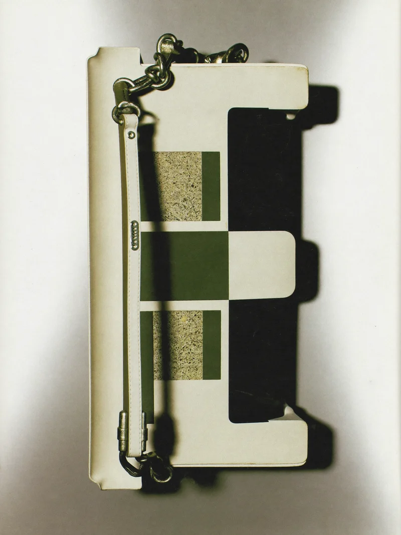 Konzeptstudie: texturreiches Farbblock-Accessoire, illustrativ dargestellt